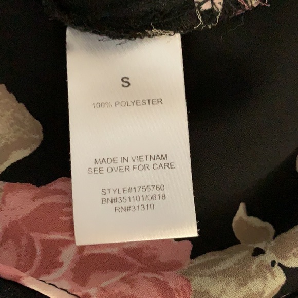 Cold shoulder flutter sleeve blouse - Picture 5 of 7